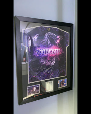 All shirts come Framed Limited edition snakebite playing shirts, was made for the 2022 season but due to change in sponsor with winning the World Championship 2022 we had to order new ones. A great opportunity to purchase a actual shirt made for Peter.
